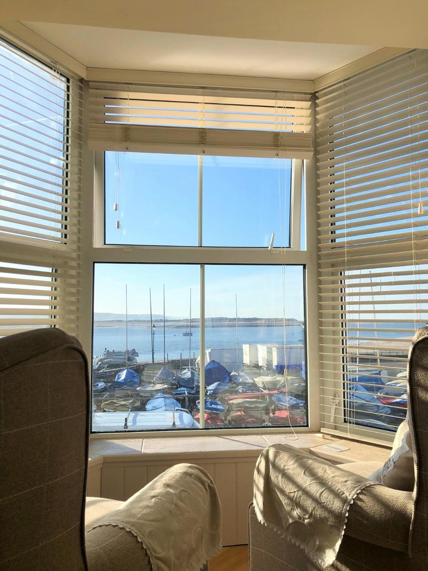 Апартаменты Popular Sea View